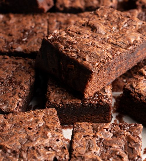 delicioso-arreglo-brownies-alto-angulo (1)