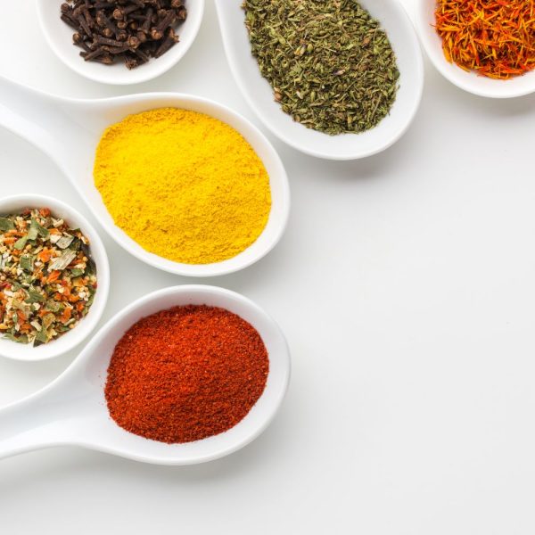 close-up-spices-powder-spoons (1)